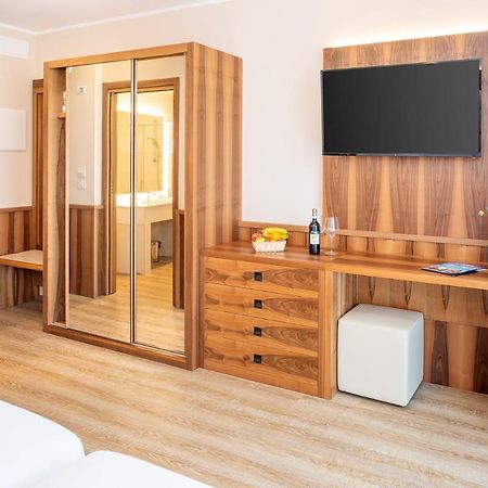Hotel Centrale Garda  Eksteriør billede