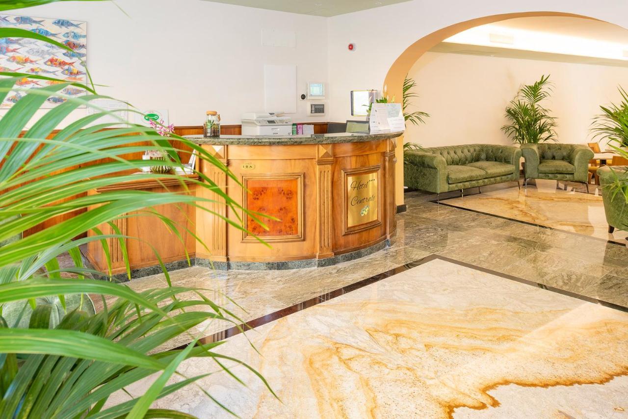 Hotel Centrale Garda  Eksteriør billede