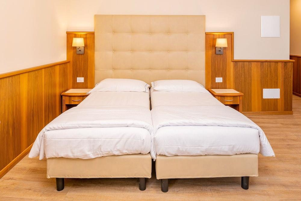 Hotel Centrale Garda  Eksteriør billede