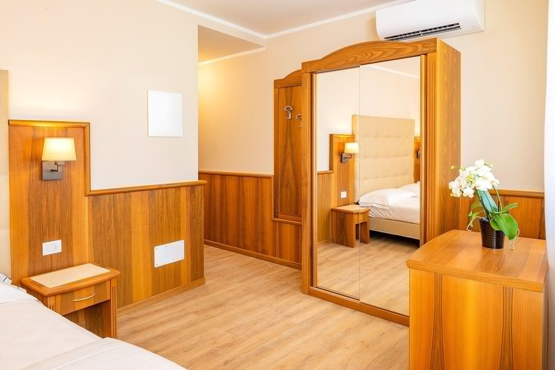 Hotel Centrale Garda  Eksteriør billede