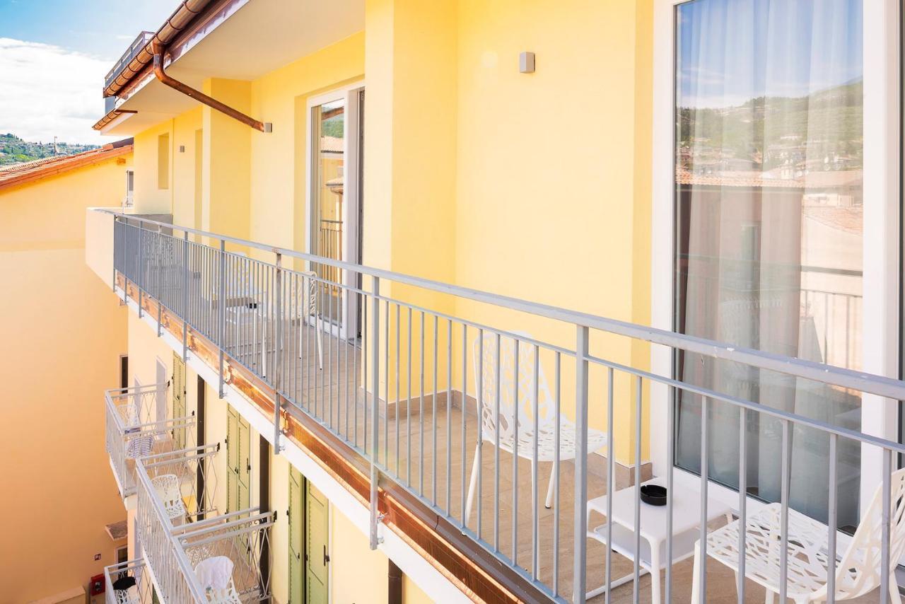 Hotel Centrale Garda  Eksteriør billede