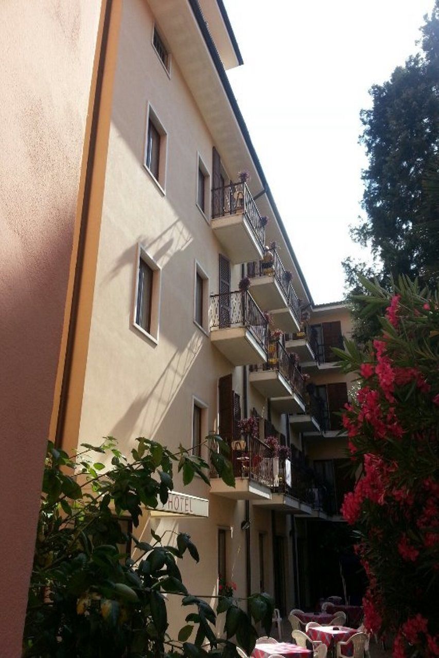 Hotel Centrale Garda  Eksteriør billede